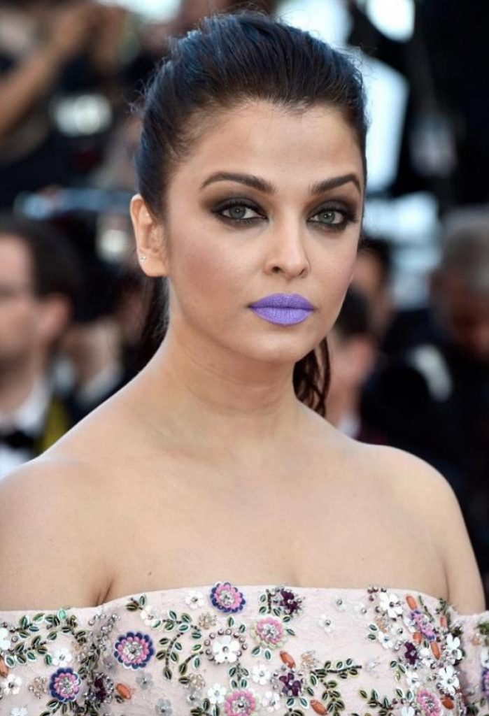 Tracing Aishwarya Rai Bachchans Beauty Evolution Through The Years Elle India