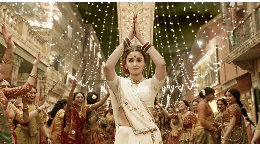 Gujarati Culture Is Bollywood's Favourite Muse. Here's What It Get Right  (And Wrong)