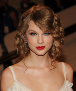 taylor red lips