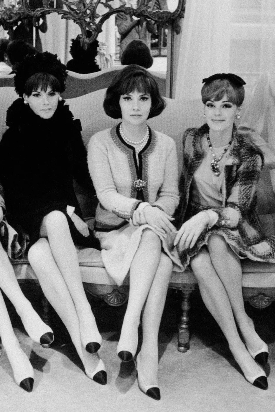 Classic Chanel Suit  Womens fashion, Clothes, Chanel fashion